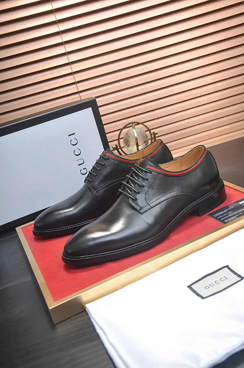 Men's shoes💰500💶Italy's top luxury men's shoe giant (GUCCI) (Gucci) (full cowhide lining) new arrival🍃Original European style🔰 Pleasant to the eye😍In order to make the shoes more durable and non-deformable🌀The production continues to follow traditional methods but there is still no lack of innovation💪Choose original sheepskin for the leather♻️ Smooth and natural And extra bright ⭐Made of imported cowhide, the first choice of rich people 38-45 (45 customized)